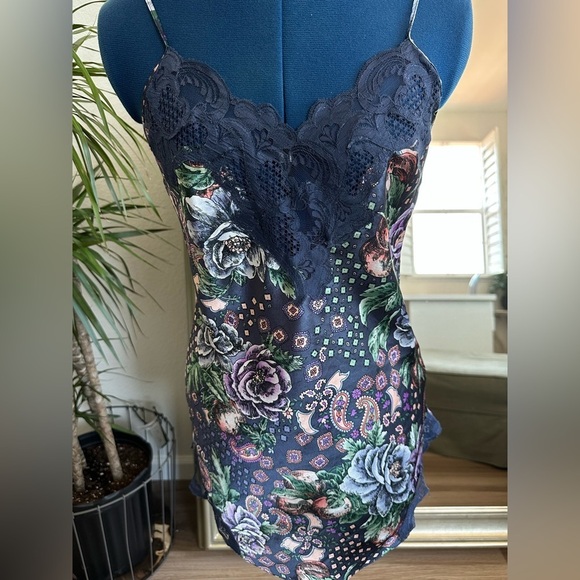 Vintage 90s Victoria's Secret Gold Label Satin Floral Slip Chemise Navy Lace - Picture 2 of 8